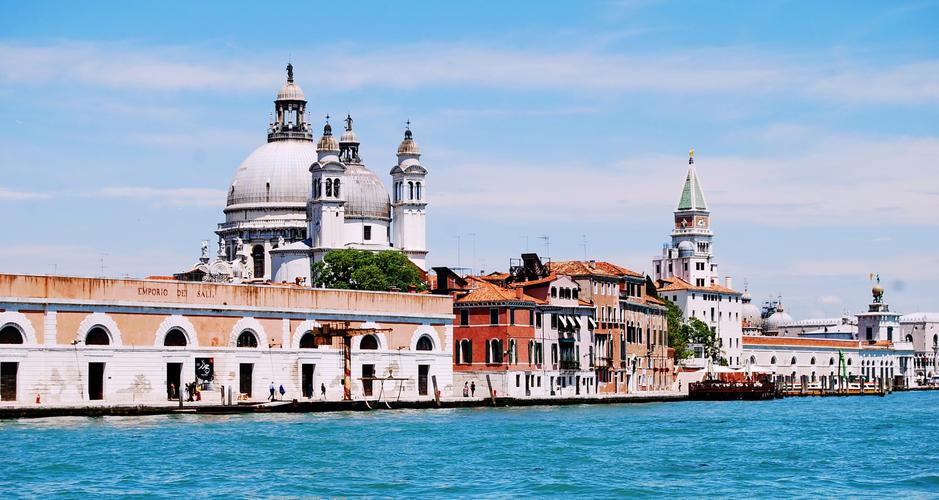 威尼斯风景描写段落有哪些_描写威尼斯风景的句子最短